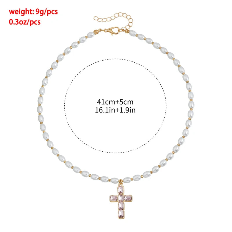 Kreuz-Halskette mit Rosa Zirkon & Ovaler Perle – Eleganter Damen-Schmuck als Geschenk