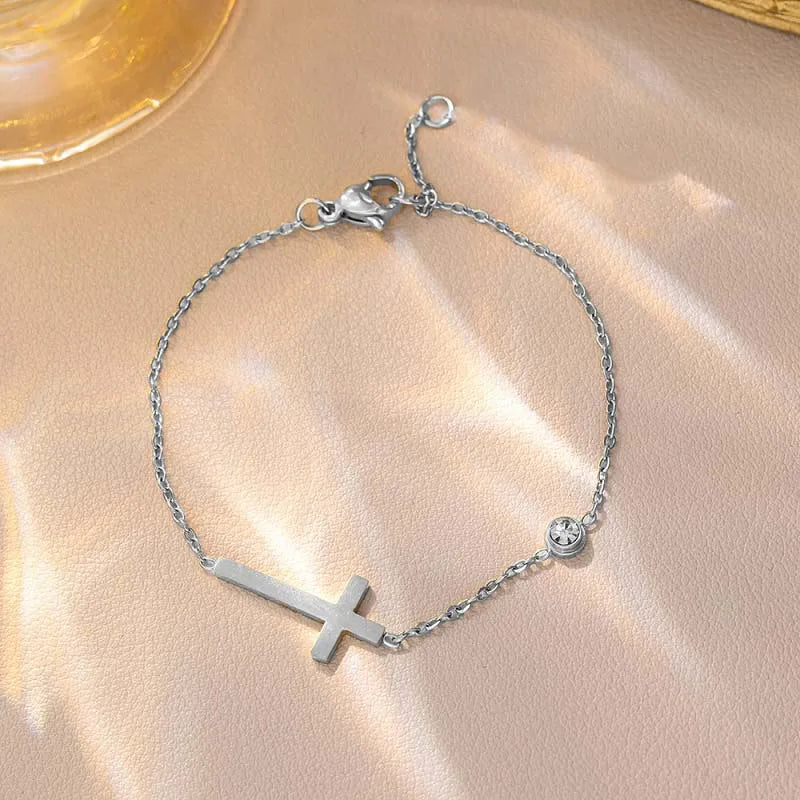 Goldfarbenes Edelstahl-Kreuzarmband mit Zirkonia – Eleganter Damen-Schmuck für Hochzeit & Geschenk
