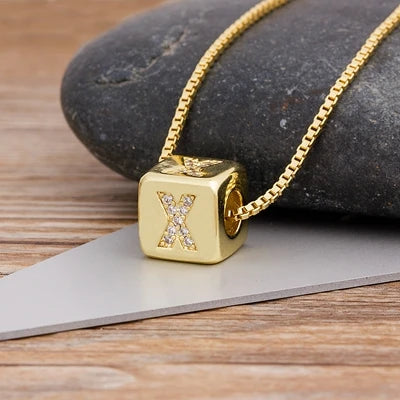 A-Z Würfel-Initialen-Halskette für Damen & Herren – Kupfer-Buchstabenanhänger mit Charm-Kette, Personalisiertes Namensschmuck-Geschenk