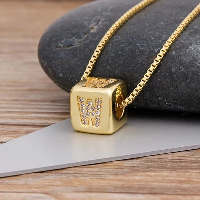 A-Z Würfel-Initialen-Halskette für Damen & Herren – Kupfer-Buchstabenanhänger mit Charm-Kette, Personalisiertes Namensschmuck-Geschenk
