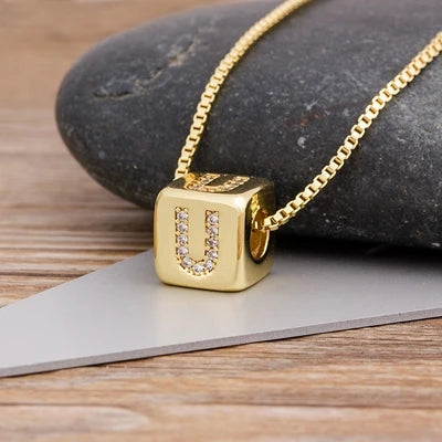 A-Z Würfel-Initialen-Halskette für Damen & Herren – Kupfer-Buchstabenanhänger mit Charm-Kette, Personalisiertes Namensschmuck-Geschenk