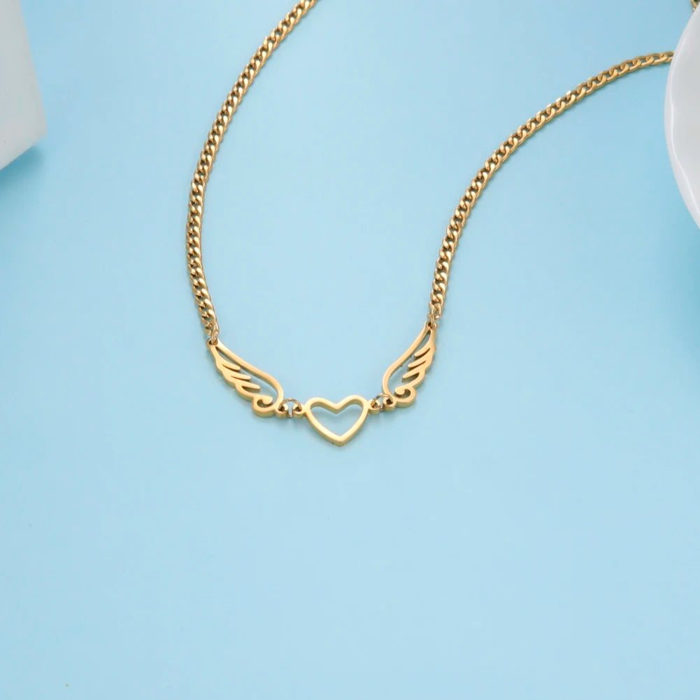 Edelstahl-Halskette mit Hohlem Herz & Engelsflügeln – Eleganter Halsnaher Schmuck für Damen