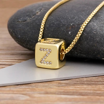 A-Z Würfel-Initialen-Halskette für Damen & Herren – Kupfer-Buchstabenanhänger mit Charm-Kette, Personalisiertes Namensschmuck-Geschenk