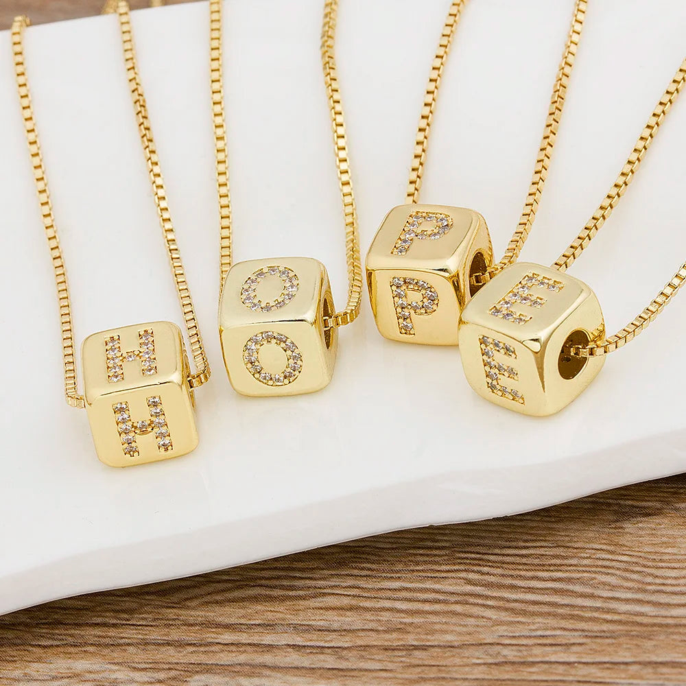 A-Z Würfel-Initialen-Halskette für Damen & Herren – Kupfer-Buchstabenanhänger mit Charm-Kette, Personalisiertes Namensschmuck-Geschenk