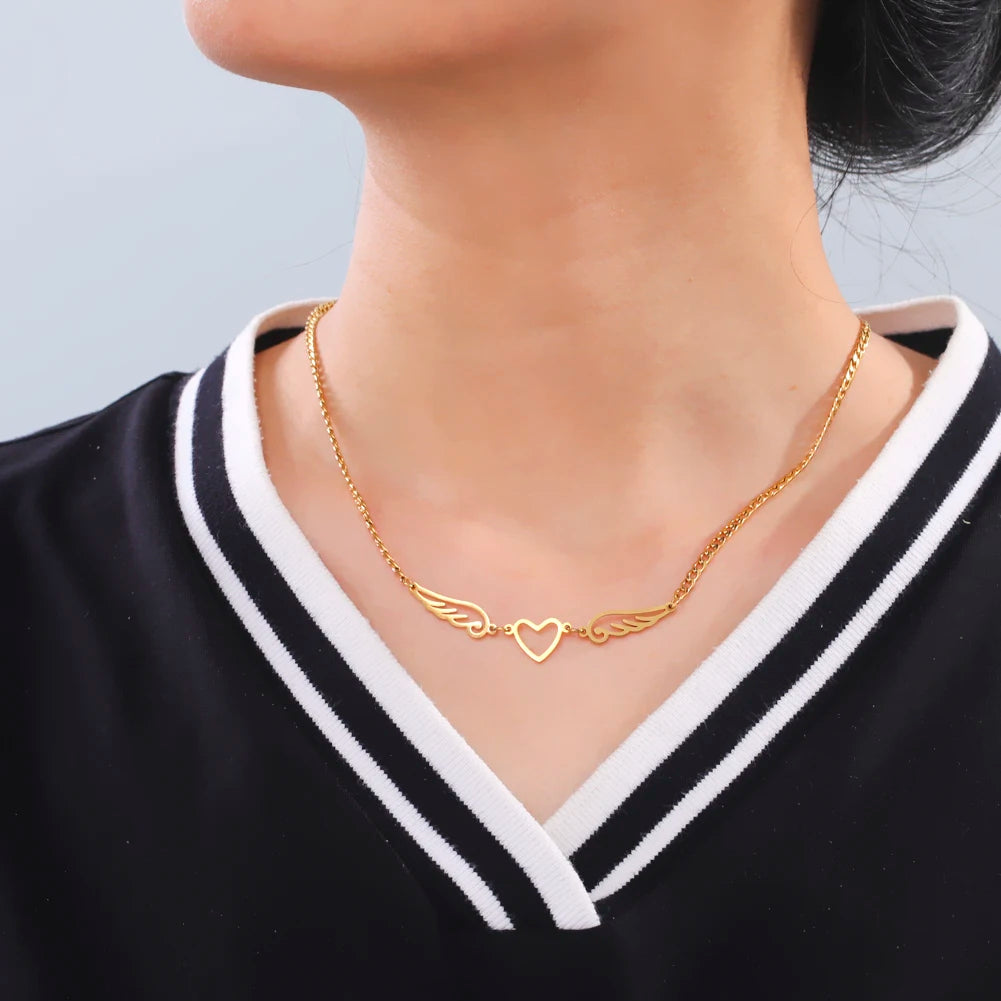 Edelstahl-Halskette mit Hohlem Herz & Engelsflügeln – Eleganter Halsnaher Schmuck für Damen