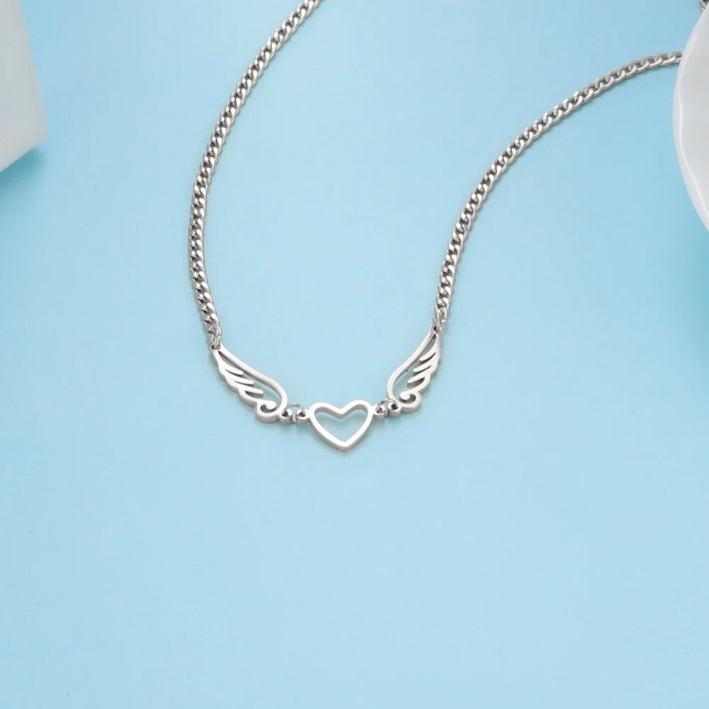Edelstahl-Halskette mit Hohlem Herz & Engelsflügeln – Eleganter Halsnaher Schmuck für Damen