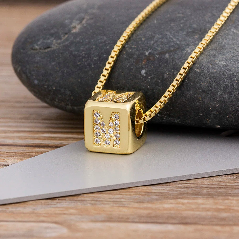 A-Z Würfel-Initialen-Halskette für Damen & Herren – Kupfer-Buchstabenanhänger mit Charm-Kette, Personalisiertes Namensschmuck-Geschenk