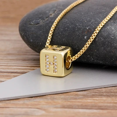 A-Z Würfel-Initialen-Halskette für Damen & Herren – Kupfer-Buchstabenanhänger mit Charm-Kette, Personalisiertes Namensschmuck-Geschenk