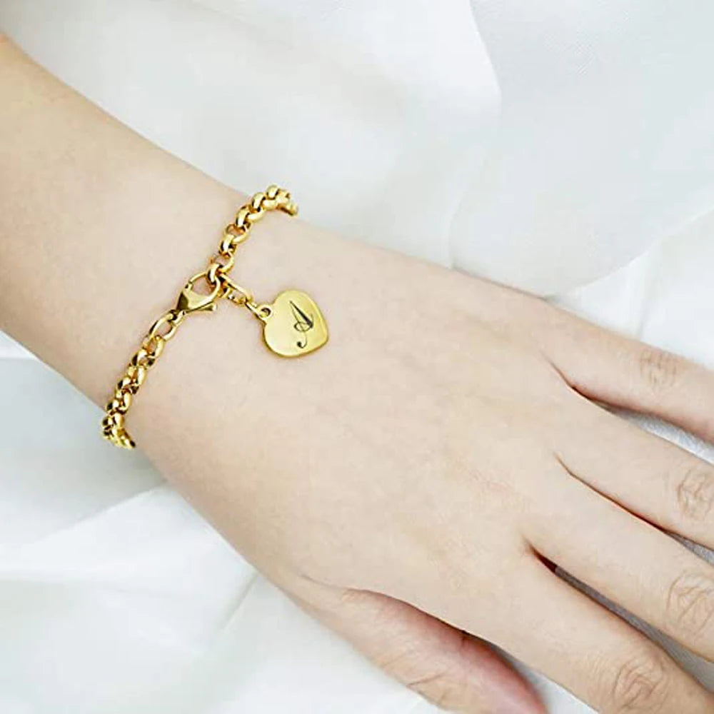 Goldfarbenes A-Z Initialen-Herzarmband für Damen – Edelstahl Gliederarmband mit 26 Gravierten Buchstaben, Personalisiertes Schmuckgeschenk