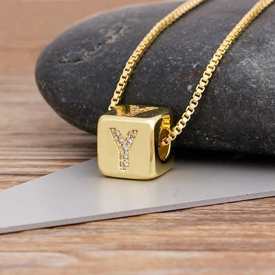 A-Z Würfel-Initialen-Halskette für Damen & Herren – Kupfer-Buchstabenanhänger mit Charm-Kette, Personalisiertes Namensschmuck-Geschenk