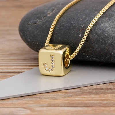 A-Z Würfel-Initialen-Halskette für Damen & Herren – Kupfer-Buchstabenanhänger mit Charm-Kette, Personalisiertes Namensschmuck-Geschenk