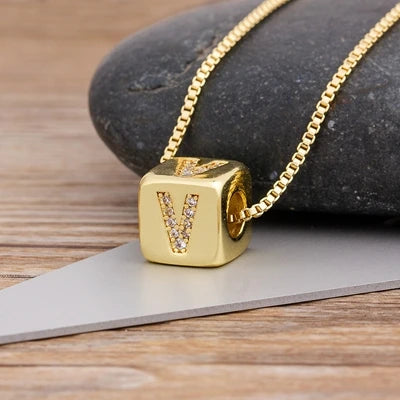 A-Z Würfel-Initialen-Halskette für Damen & Herren – Kupfer-Buchstabenanhänger mit Charm-Kette, Personalisiertes Namensschmuck-Geschenk
