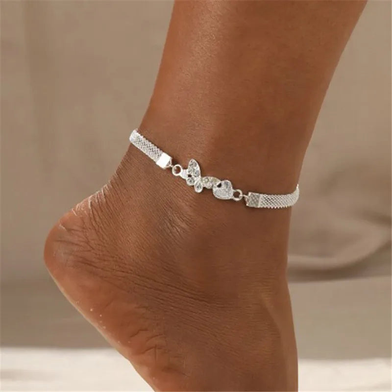 Silberfarbenes Fußkettchen mit Schmetterling, Herz, Unendlichkeitszeichen & Kreuz – Eleganter Sommerschmuck für Damen