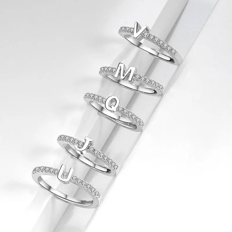 925 Sterling Silber A-Z Initialen-Zirkonia-Ring für Damen – Größenverstellbarer Buchstabenring mit 26 Initialen & Funkelnden Steinen