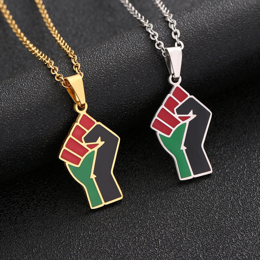 Afrikanisch Inspirierte Halskette mit Erhobener Faust – Edelstahl-Anhänger in Gold- oder Silberfarbe