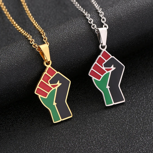 Afrikanisch Inspirierte Halskette mit Erhobener Faust – Edelstahl-Anhänger in Gold- oder Silberfarbe