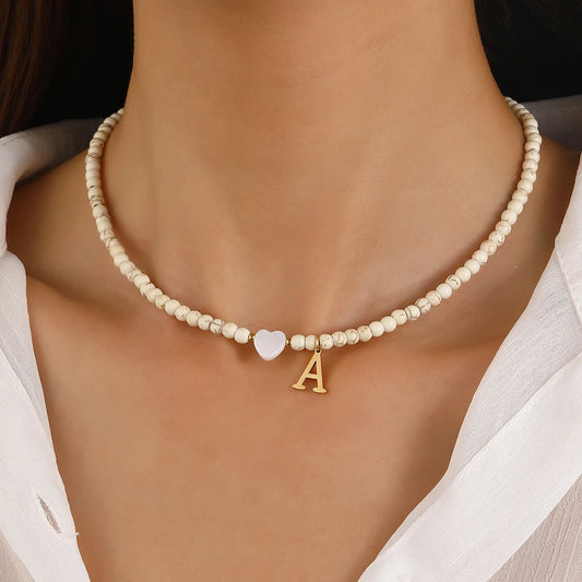 Boho Herz-Muschel Initialen-Halskette für Damen – Edelstahl Perlen-Choker