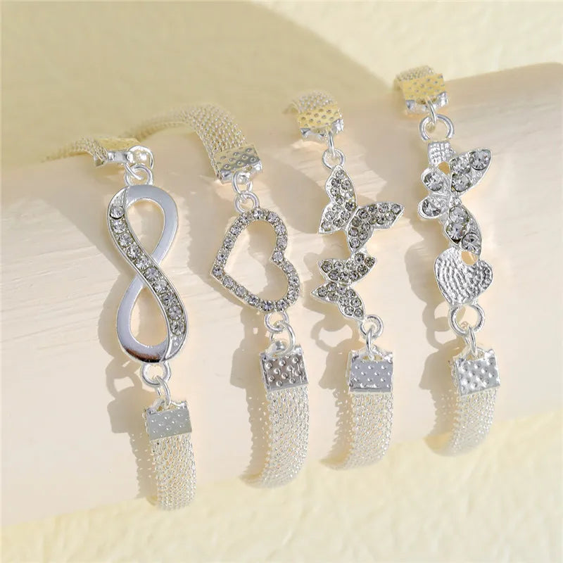 Silberfarbenes Fußkettchen mit Schmetterling, Herz, Unendlichkeitszeichen & Kreuz – Eleganter Sommerschmuck für Damen