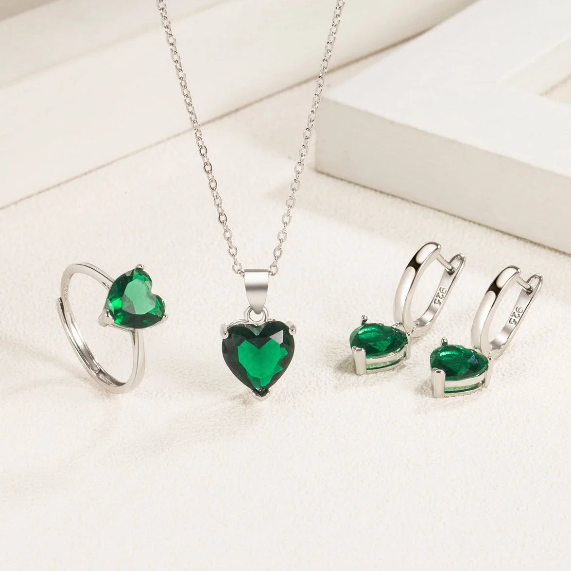 Romantisches Herz-Schmuckset für Damen – Silberfarbene Zirkon-Halskette, Creolen & Ring
