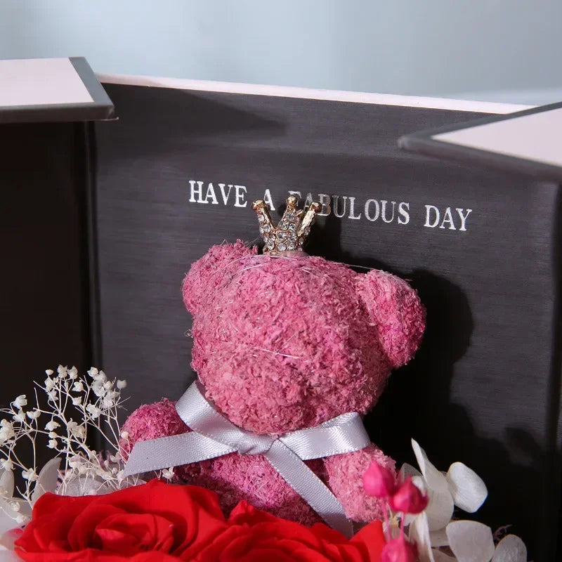 Geschenkbox mit Ewigkeitsrose, Bärchenmotiv & Halskette – Romantische Doppeltür-Schmuckbox mit Lippenstiftfach