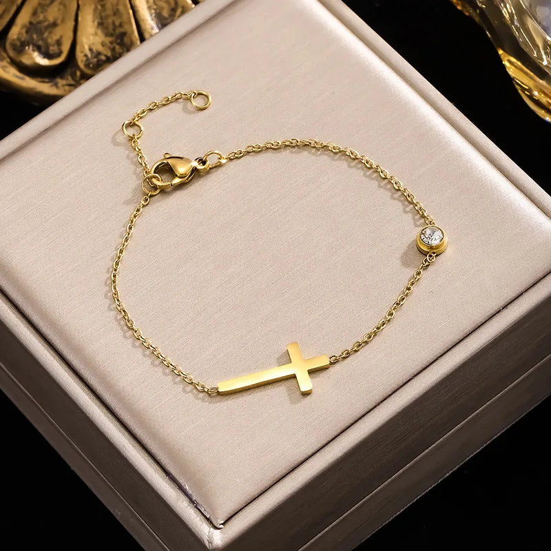 Goldfarbenes Edelstahl-Kreuzarmband mit Zirkonia – Eleganter Damen-Schmuck für Hochzeit & Geschenk
