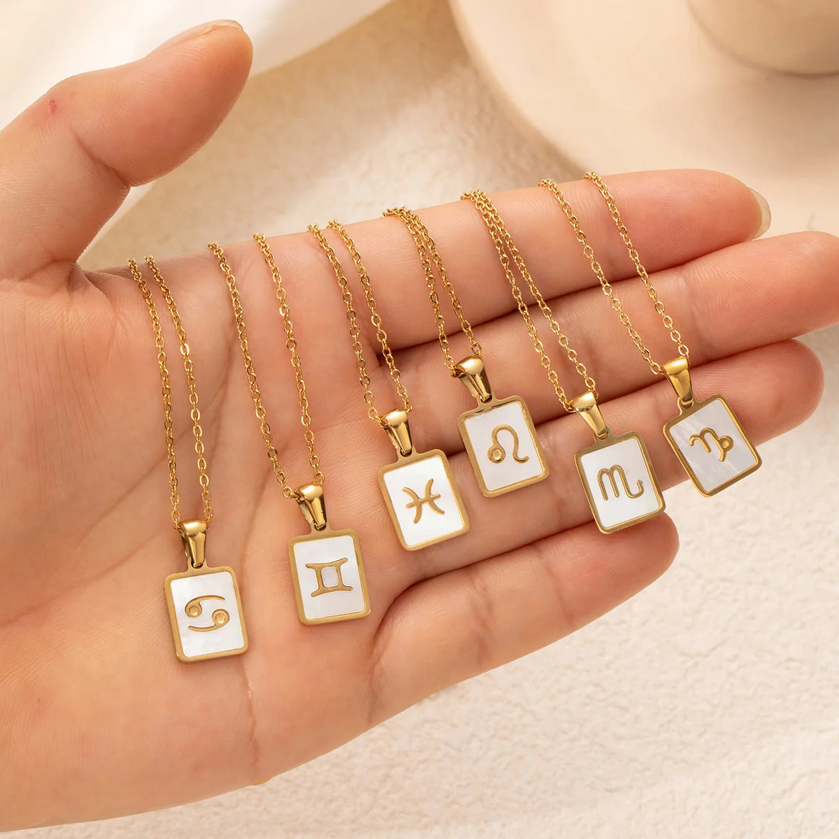 Goldfarbene 12 Sternzeichen-Halskette für Damen – Edelstahl-Konstellations-Anhänger mit 45 cm Kette, Choker & Geburtstagsgeschenk