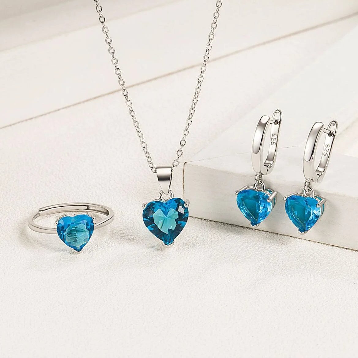 Romantisches Herz-Schmuckset für Damen – Silberfarbene Zirkon-Halskette, Creolen & Ring