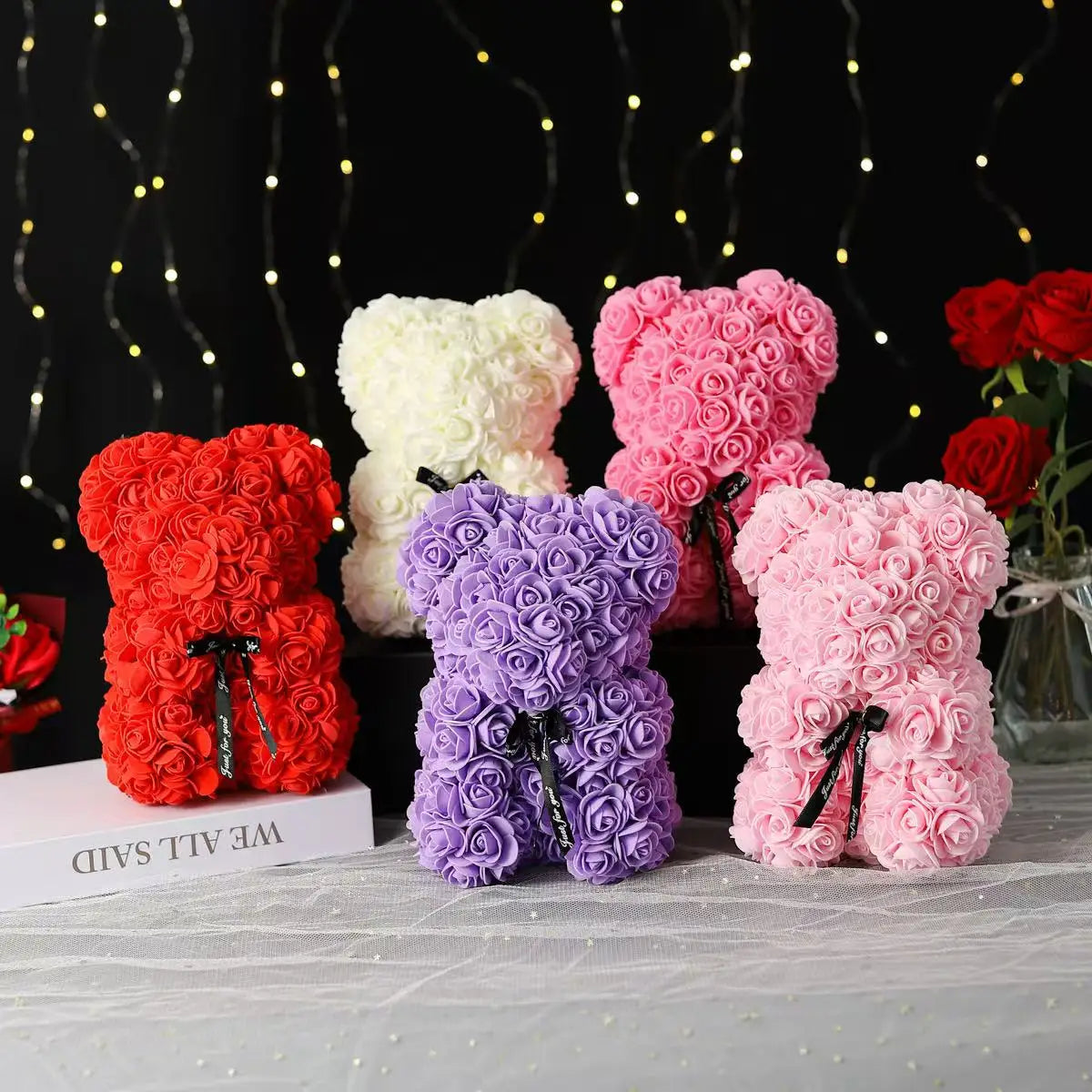 25cm Rosen-Teddybär mit Geschenkbox – Romantischer Kunstrosen-Bär zum Valentinstag oder besonderem Anlass