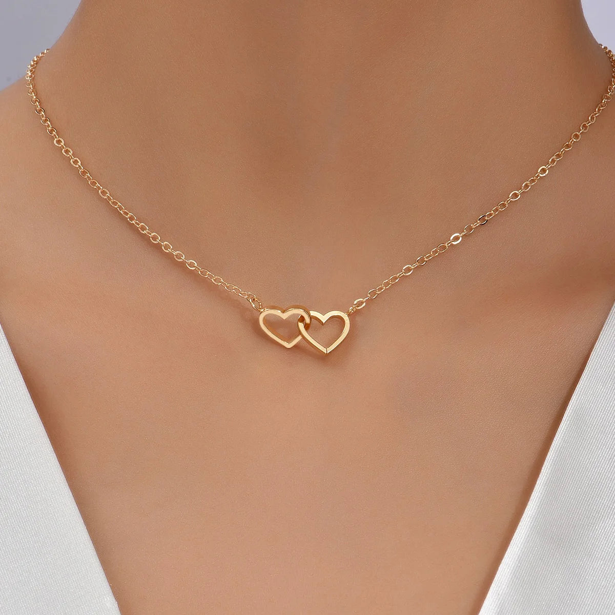 Doppelherz-Halskette für Damen – Filigrane Love Kette mit Hohlem Herzanhänger