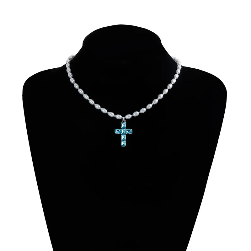 Kreuz-Halskette mit Rosa Zirkon & Ovaler Perle – Eleganter Damen-Schmuck als Geschenk