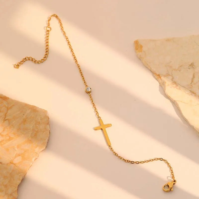 Goldfarbenes Edelstahl-Kreuzarmband mit Zirkonia – Eleganter Damen-Schmuck für Hochzeit & Geschenk