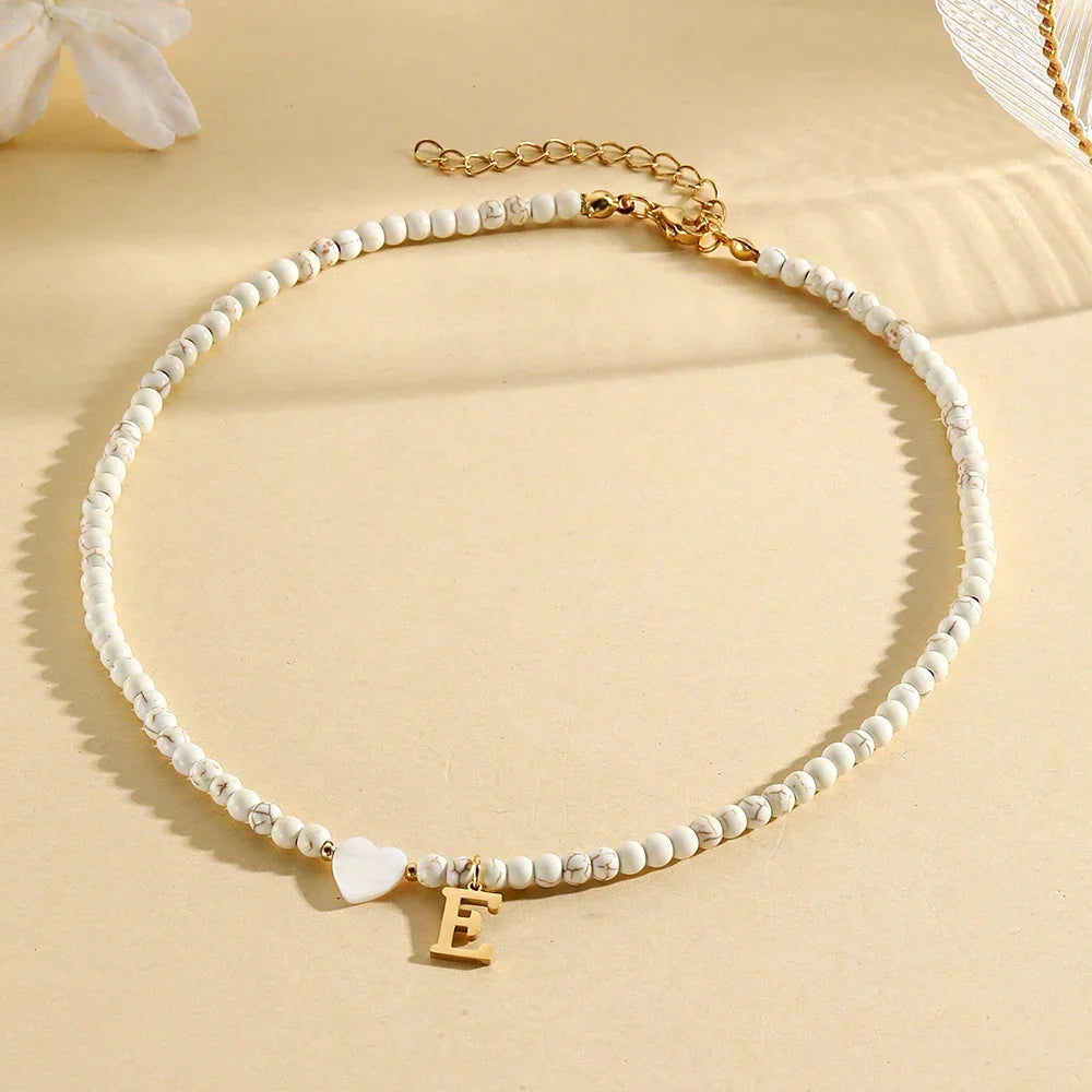 Boho Herz-Muschel Initialen-Halskette für Damen – Edelstahl Perlen-Choker