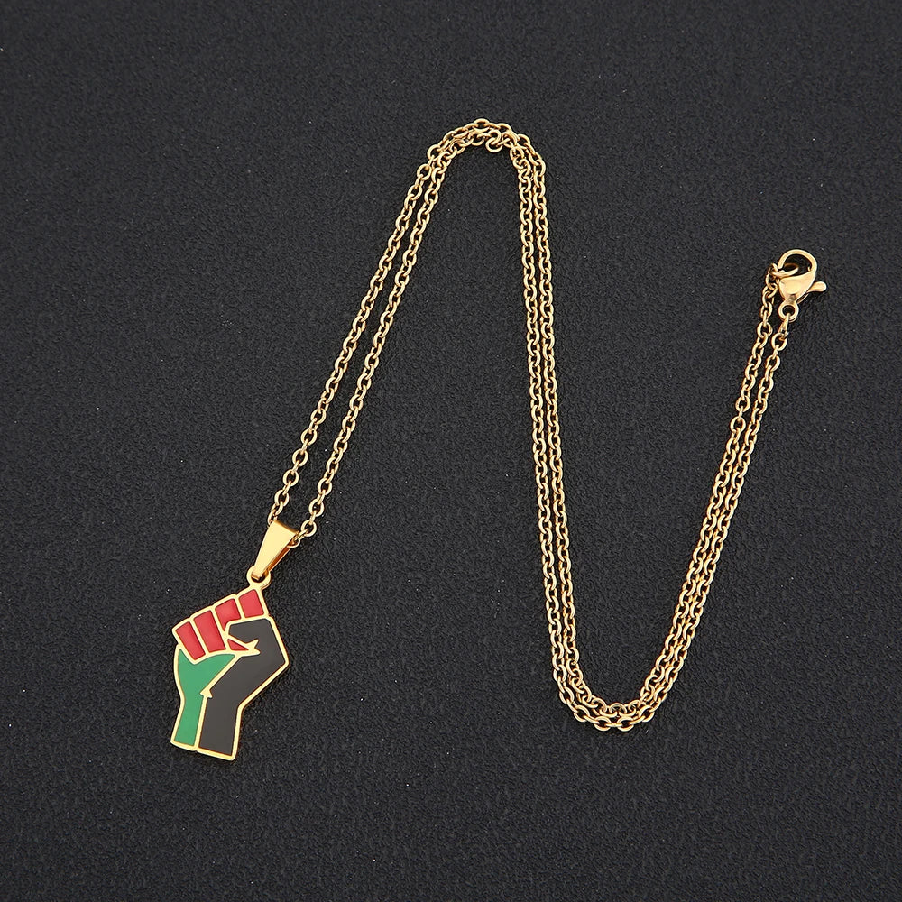 Afrikanisch Inspirierte Halskette mit Erhobener Faust – Edelstahl-Anhänger in Gold- oder Silberfarbe