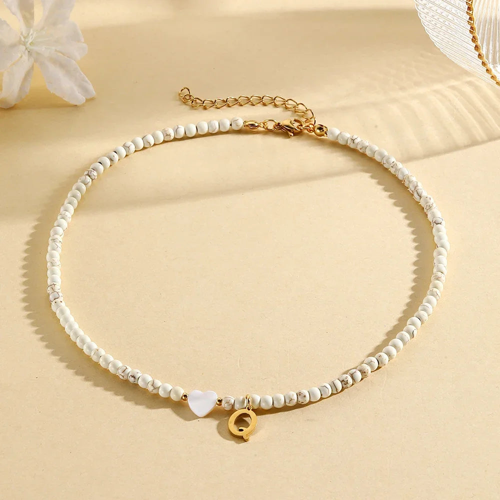 Boho Herz-Muschel Initialen-Halskette für Damen – Edelstahl Perlen-Choker