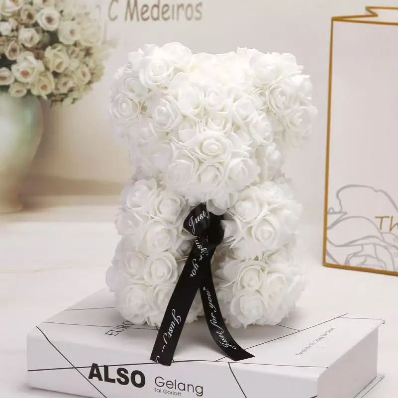 25cm Rosen-Teddybär mit Geschenkbox – Romantischer Kunstrosen-Bär zum Valentinstag oder besonderem Anlass