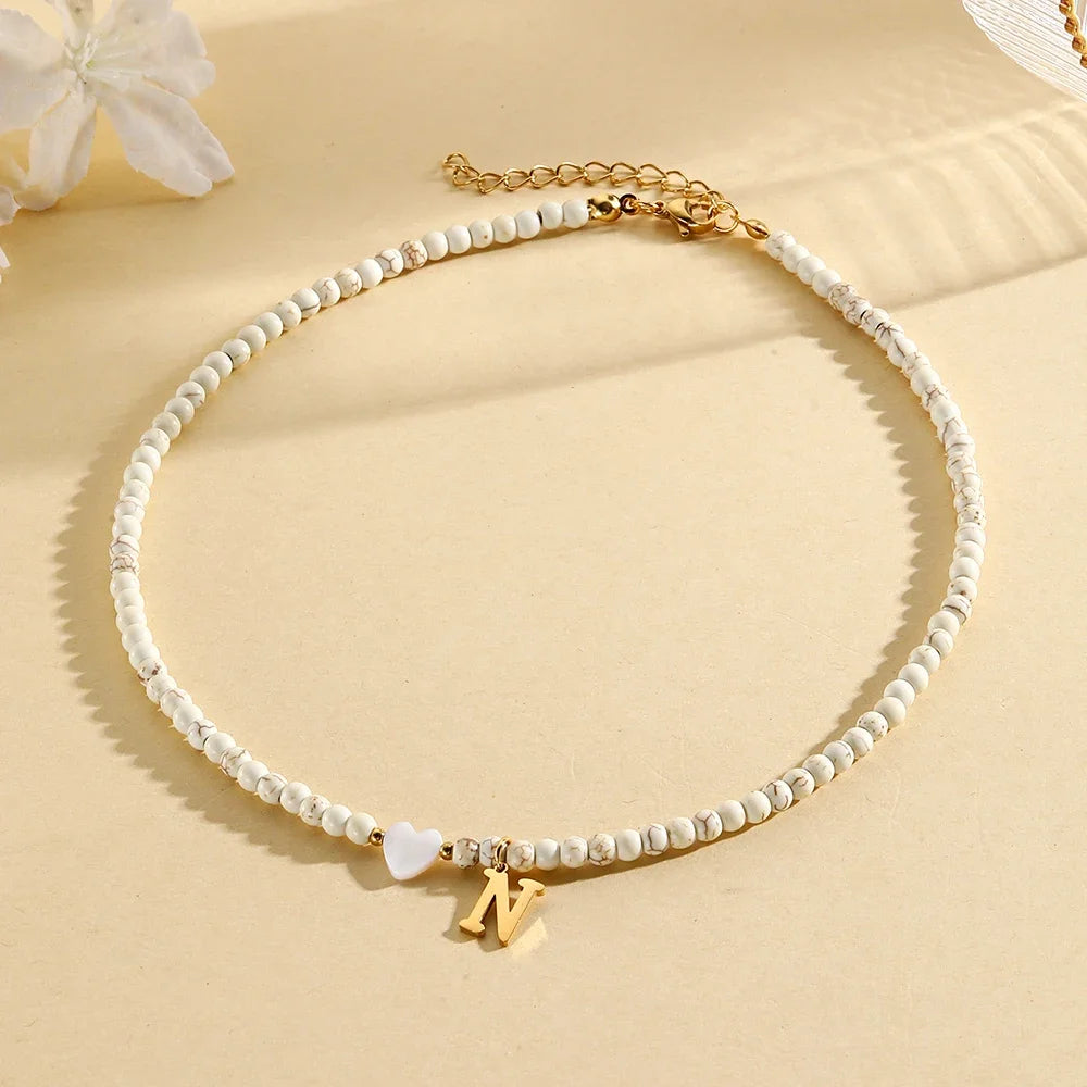 Boho Herz-Muschel Initialen-Halskette für Damen – Edelstahl Perlen-Choker