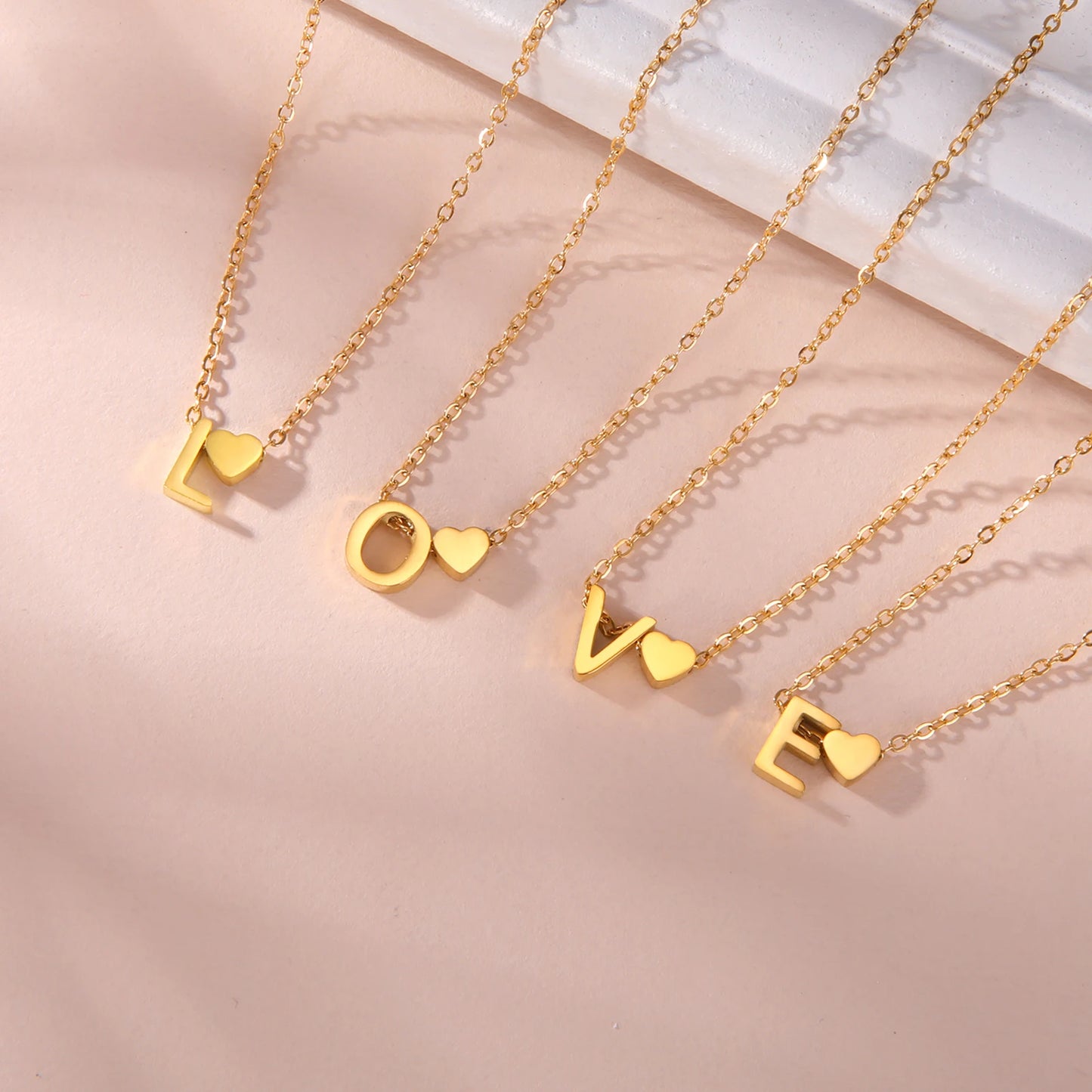 Buchstaben-Initialen Herz-Halskette – Edelstahl A-Z Buchstaben-Schmuck