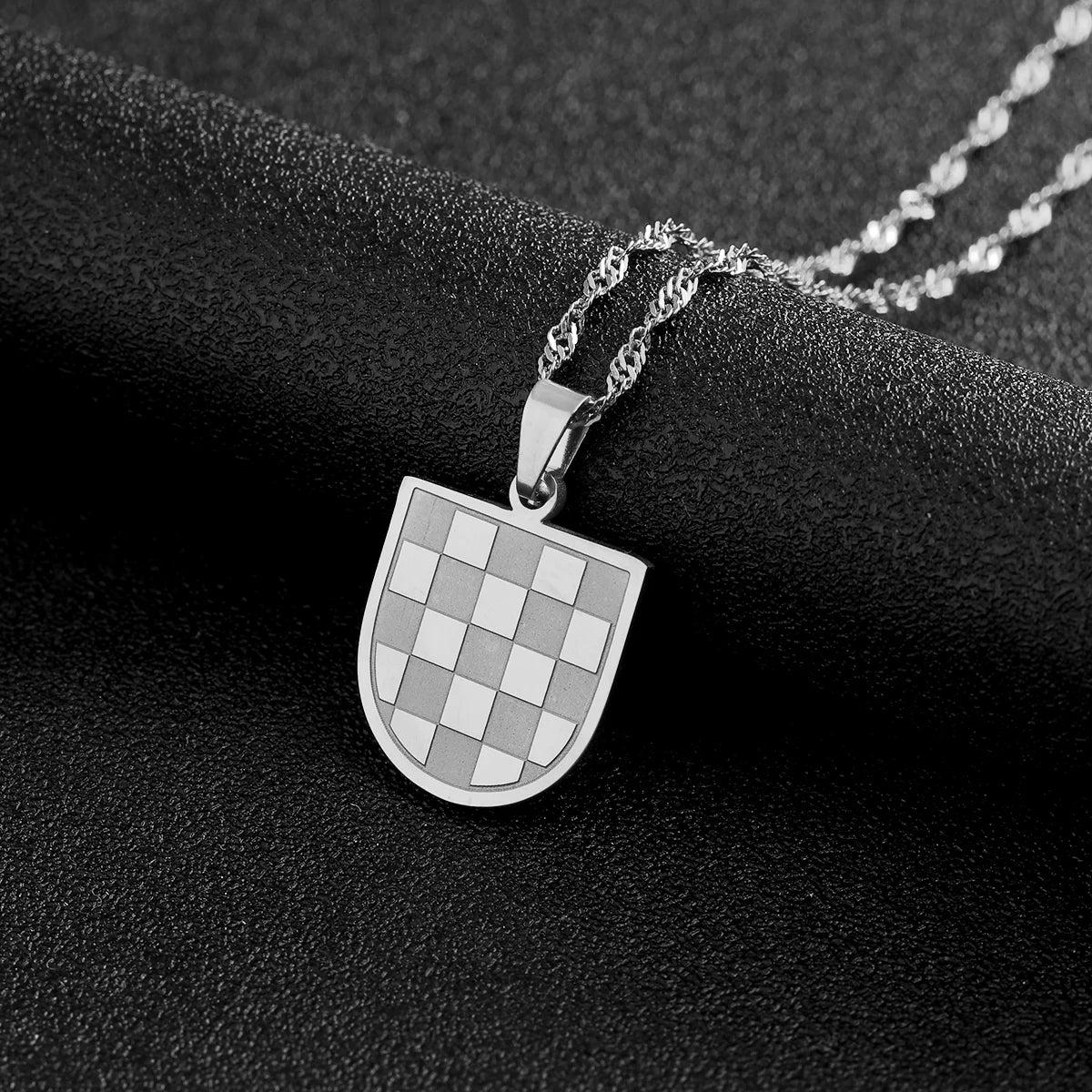 Kroatien-Wappen-Halskette – Geometrischer Metallanhänger für Damen & Herren