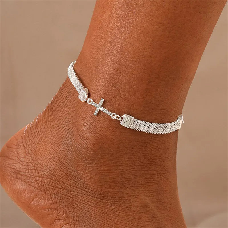 Silberfarbenes Fußkettchen mit Schmetterling, Herz, Unendlichkeitszeichen & Kreuz – Eleganter Sommerschmuck für Damen