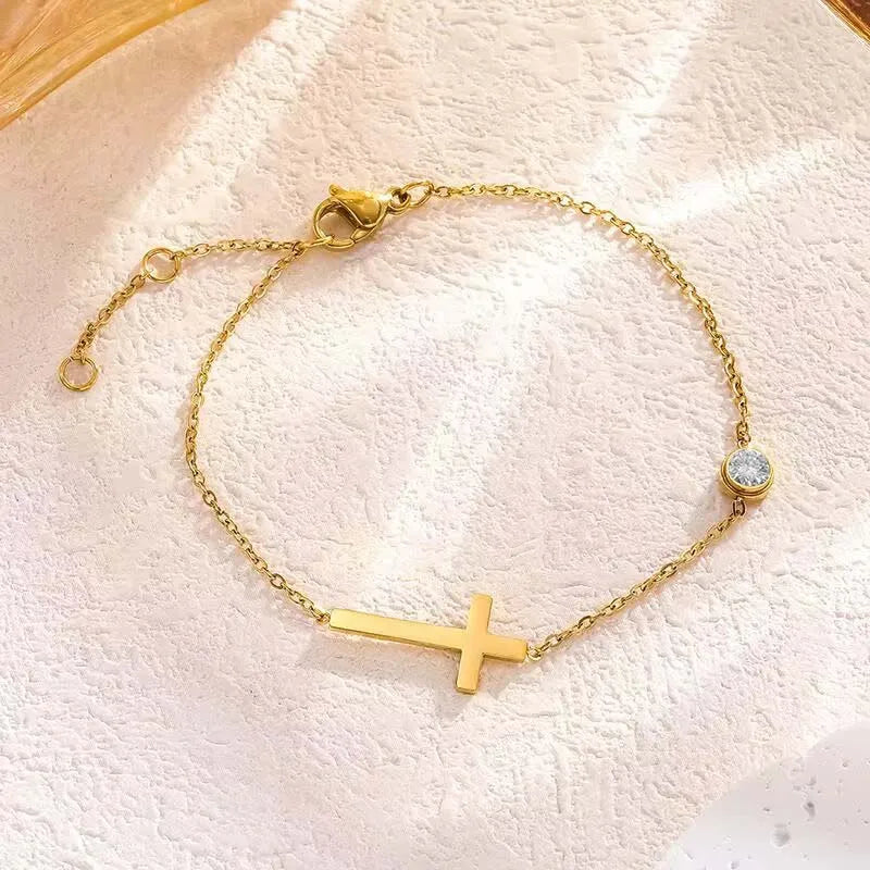 Goldfarbenes Edelstahl-Kreuzarmband mit Zirkonia – Eleganter Damen-Schmuck für Hochzeit & Geschenk