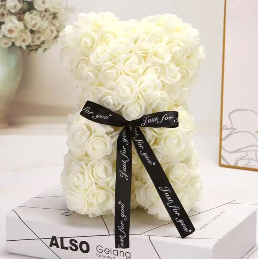 25cm Rosen-Teddybär mit Geschenkbox – Romantischer Kunstrosen-Bär zum Valentinstag oder besonderem Anlass