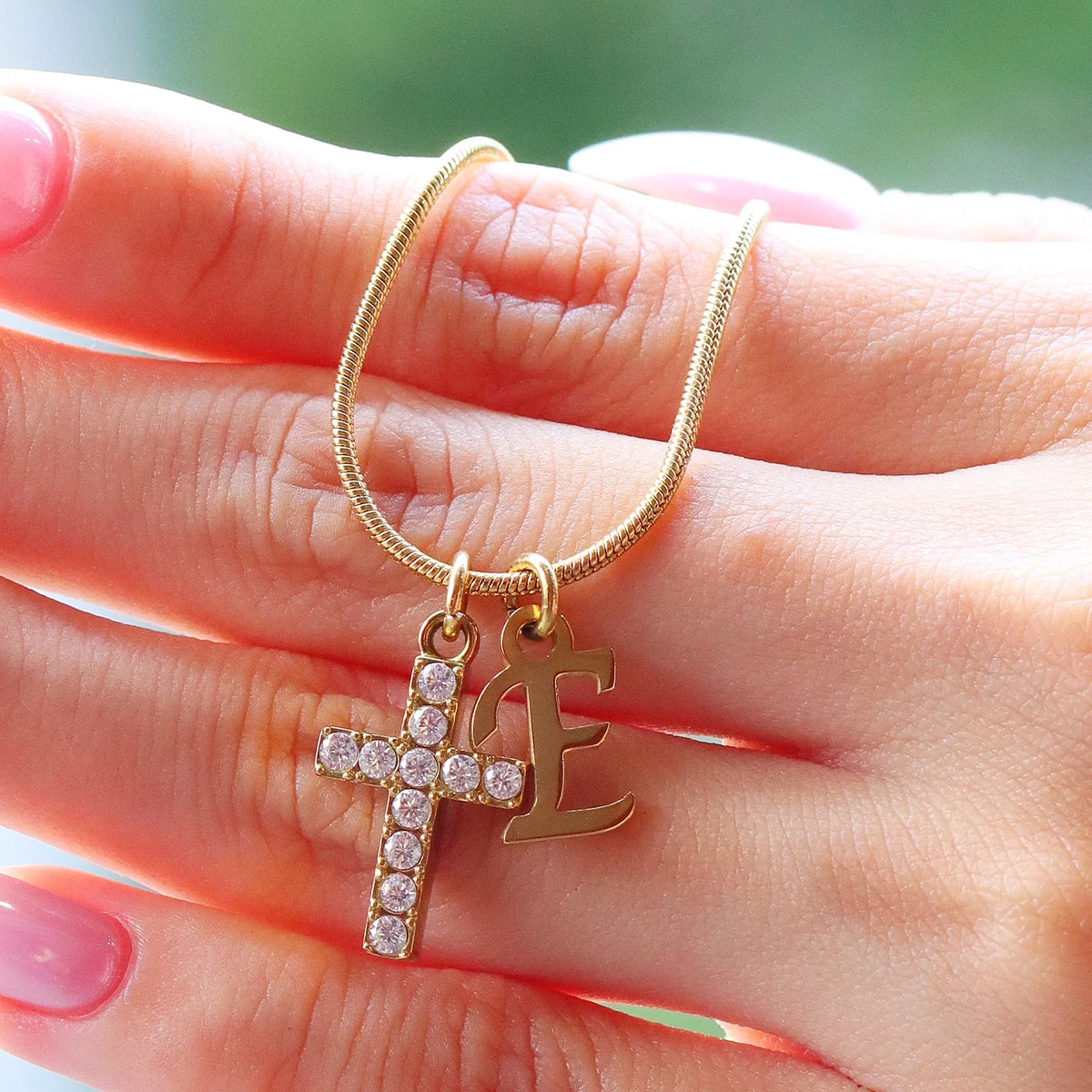 A-Z Initialen-Zirkonia-Kreuz-Halskette für Damen – Wasserfester Edelstahl Mini-Buchstabenanhänger mit Schlangenkette & Personalisiertem Schmuck