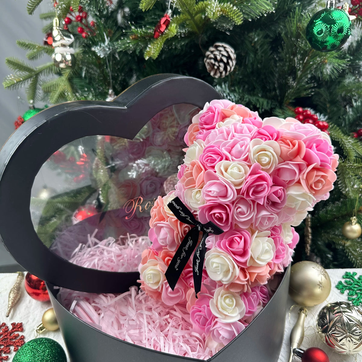 25cm Rosen-Teddybär mit Geschenkbox – Romantischer Kunstrosen-Bär zum Valentinstag oder besonderem Anlass