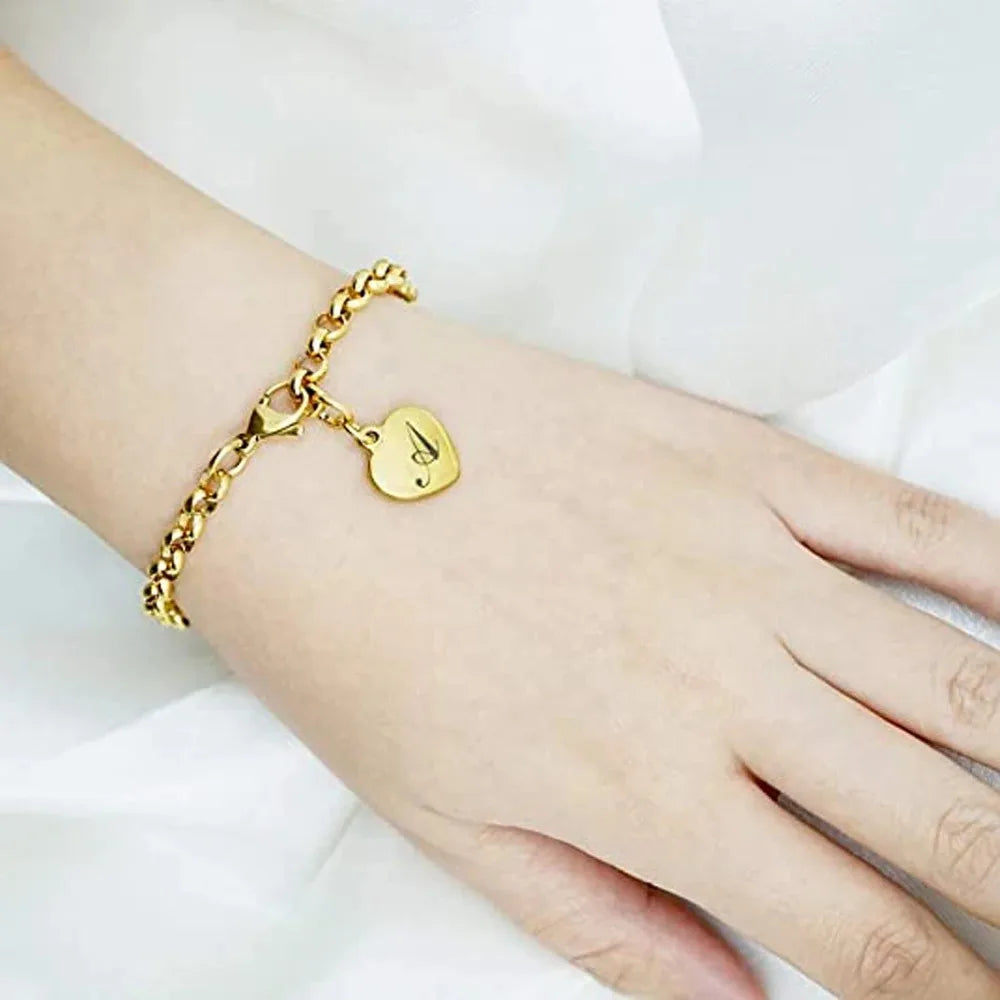 Goldfarbenes A-Z Initialen-Herzarmband für Damen – Edelstahl Gliederarmband mit 26 Gravierten Buchstaben, Personalisiertes Schmuckgeschenk