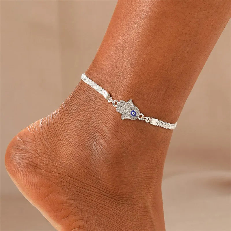 Silberfarbenes Fußkettchen mit Schmetterling, Herz, Unendlichkeitszeichen & Kreuz – Eleganter Sommerschmuck für Damen