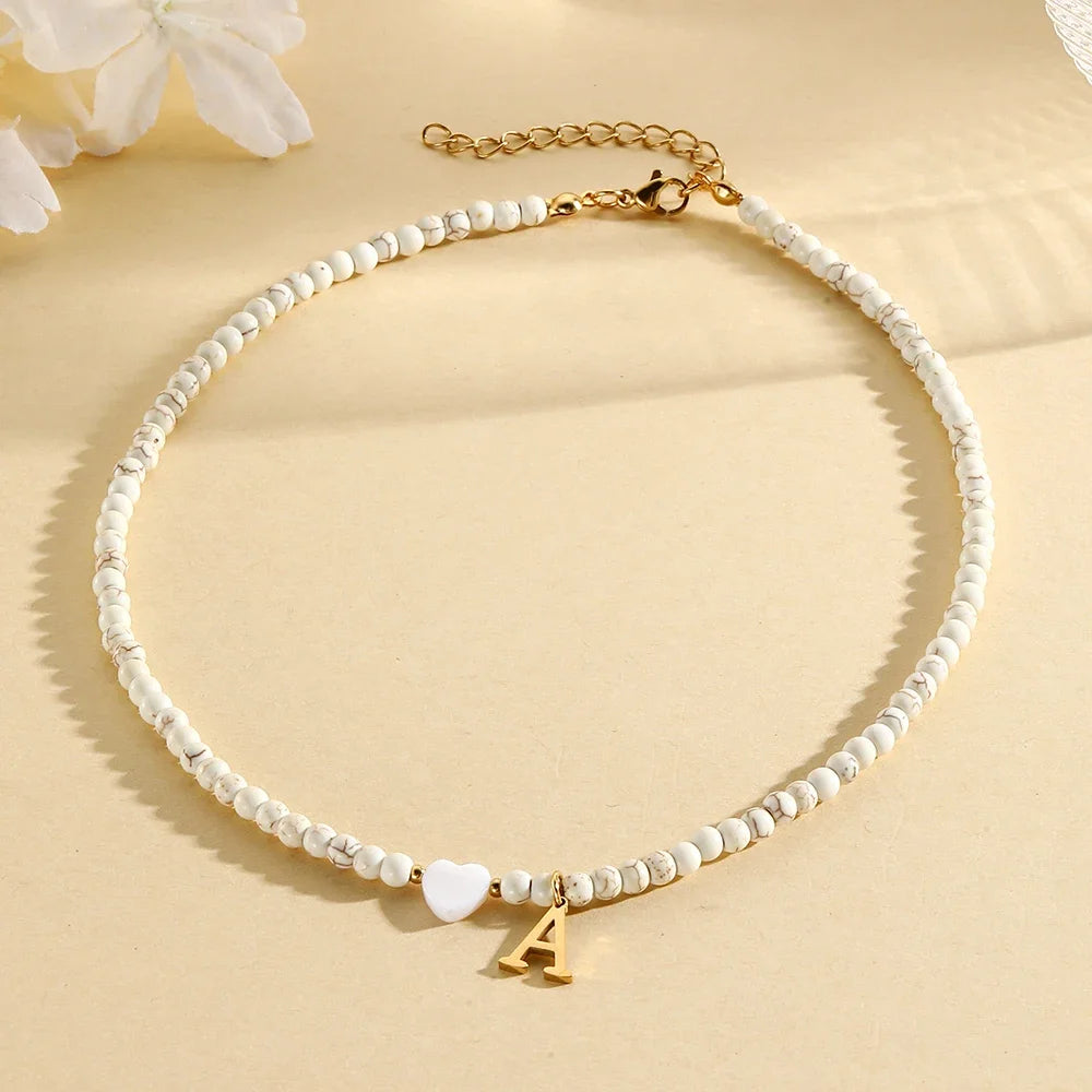 Boho Herz-Muschel Initialen-Halskette für Damen – Edelstahl Perlen-Choker